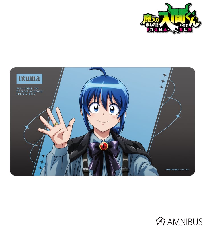 魔入りました! 入間くん 描き下ろし 鈴木入間 ブラックコーデver. マルチデスクマット 2025年10月下旬発売予定