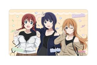 ラブライブ! ニジガク 描き下ろしイラスト 朝香果林&近江彼方&エマ・ヴェルデ おそろいコーデver. マルチデスクマット【再販】
 
2025年11月17日発売