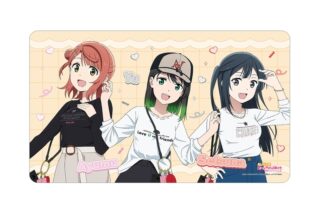 ラブライブ! ニジガク 描き下ろしイラスト 高咲 侑&上原歩夢&優木せつ菜 おそろいコーデver. マルチデスクマット【再販】
 
2025年11月17日発売