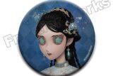 Identity V select×collect -オールスターホログラム缶バッジ- 038 骨董商
 アニメイトで
2026年02月下旬発売
